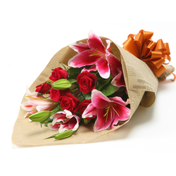 Order Flowers in Japan – Red Roses & Lilies